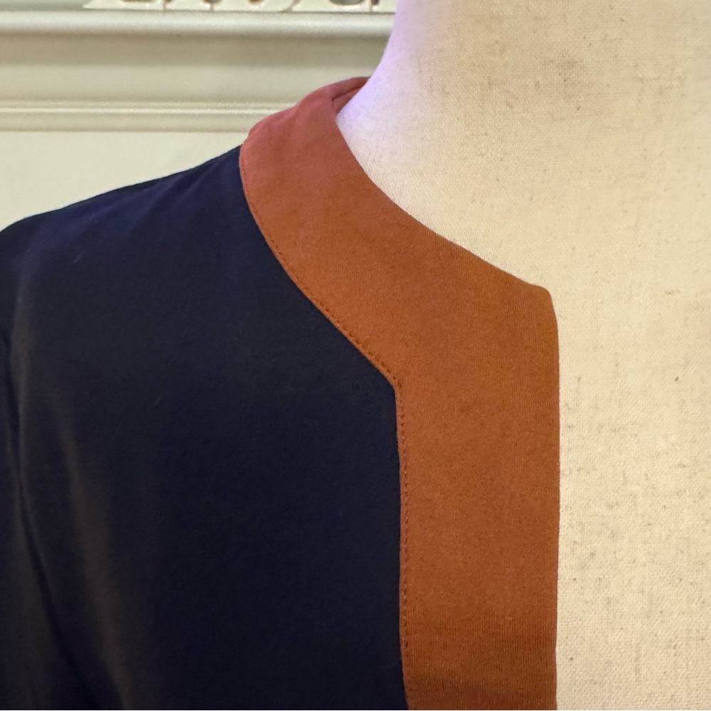 Luii Colorblock V-Neck Blouse – Black & Rust – Size L - Picture 3 of 12
